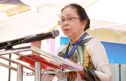 Cô Kim,là người rất gần gũi , thân thiện , hay giúp đỡ người khác.